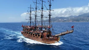 Alanya Korsan Tekne Turu | Çevredeki Koyları Keşfedin | Yemek ve İçecekler Dahil!